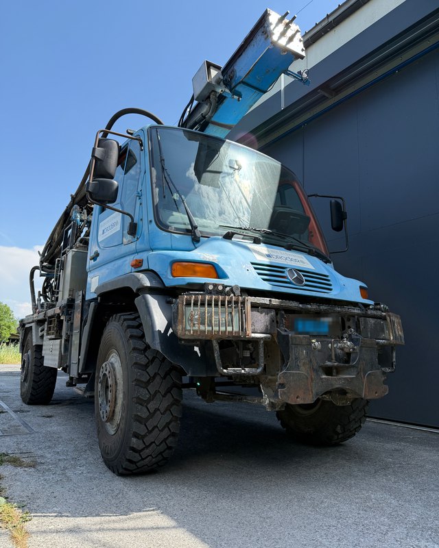 Unimog U500L Broder-Eigenbau mit Bohrmast