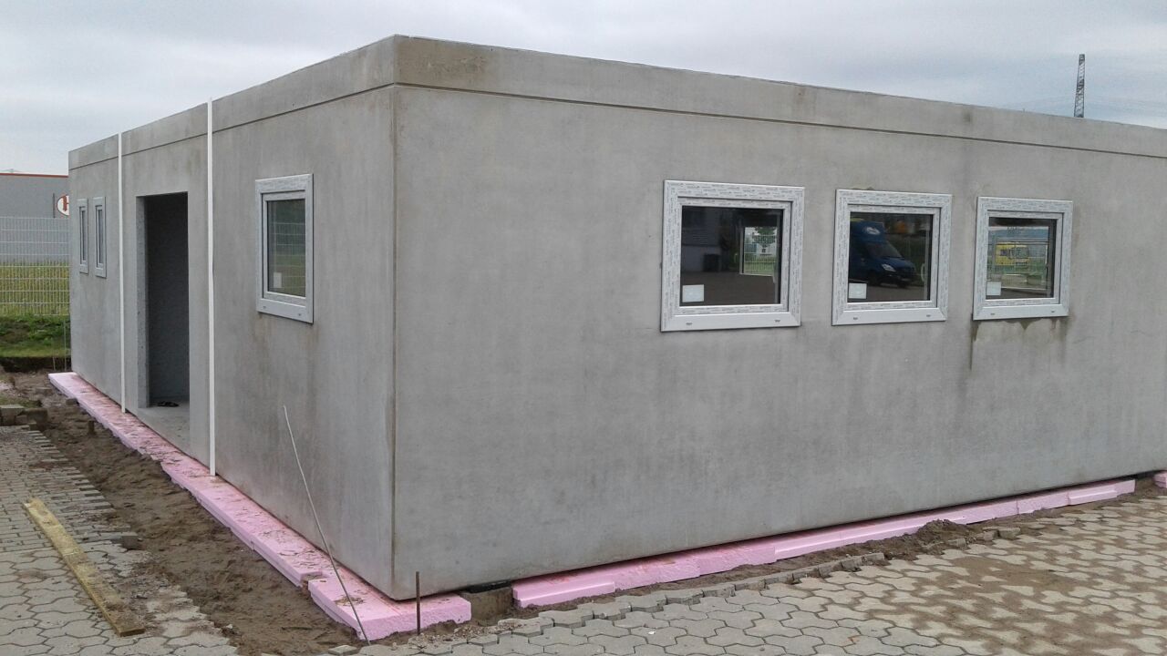 Grossraumgarage mit Fenster und Seitentür
