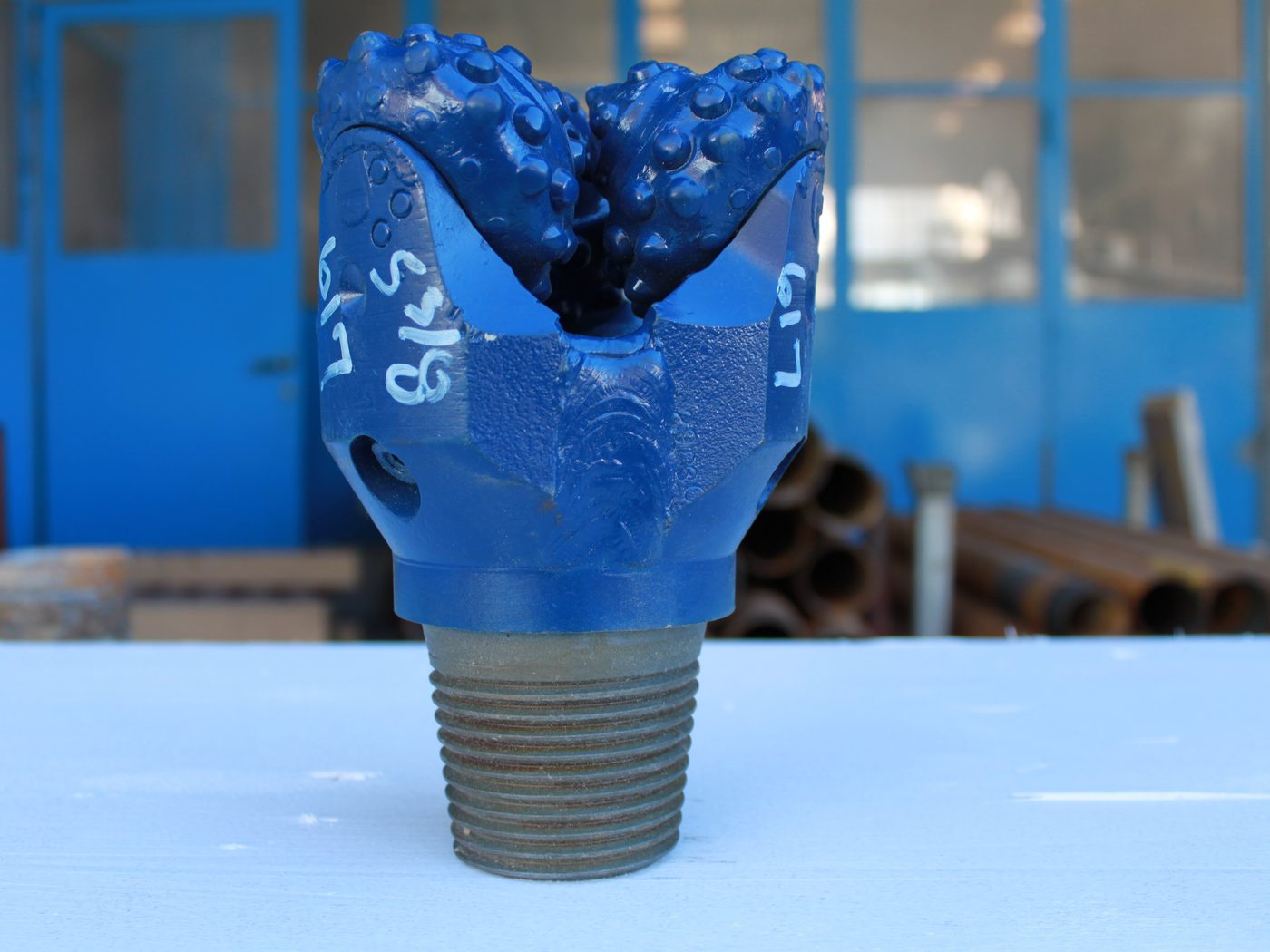 Blauer Rollenmeissel mit Hartmetall-Warzen
